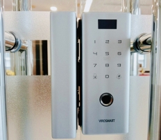 Khoá vân tay cửa kính
