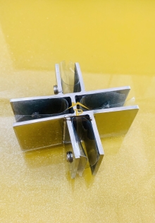 Bas inox chữ thập kk không khoan kính