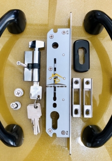 Khoá Chữ C đen Draho