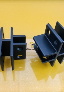 Bas nhôm chữ thập đen ( số 5 )