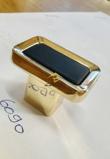 Tay nắm tủ gù viền vàng 6090