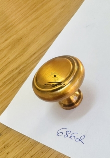 Tay nắm tủ gù đen, vàng 6862