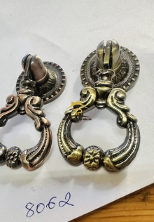 Tay nắm tủ gù cổ điển xanh, hồng 8062