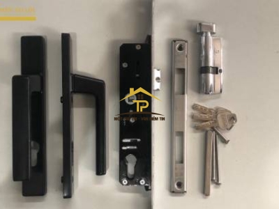 Kinh nghiệm mua phụ kiện nhôm kính chính hãng 2024